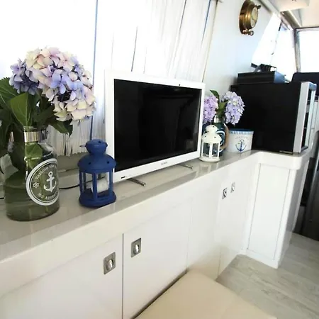 Botel Yatch Sanxenxo