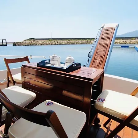 Botel Yatch Sanxenxo
