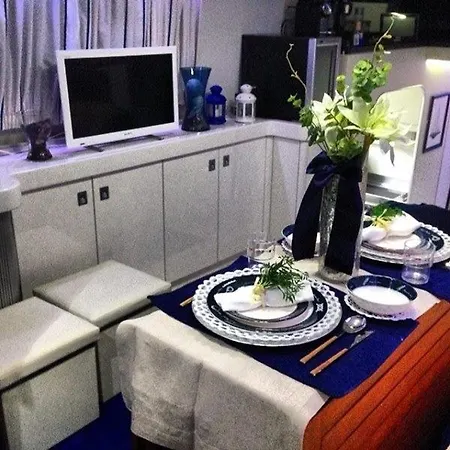 Botel Yatch